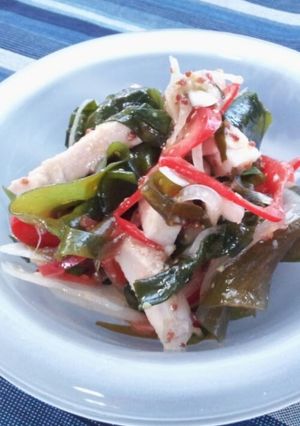 A picture of Chicken Ham, Wakame, and Sweet Onion Salad.