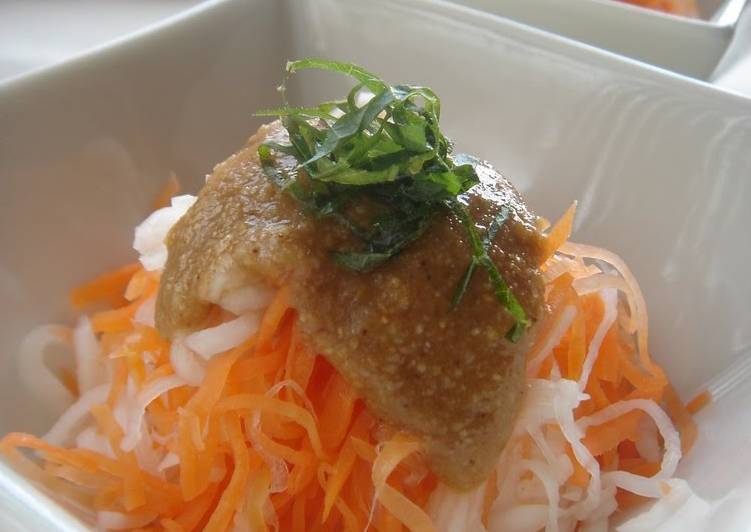 Carrots with Ground Soybean and Sesame Dressing