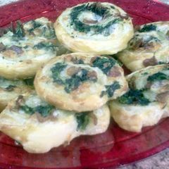 A picture of Bacon Spinach Swirls.