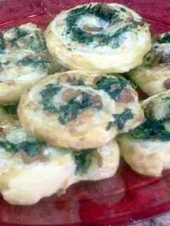 A picture of Bacon Spinach Swirls.