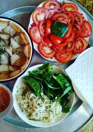 Hình của món Thịt ram cuốn bánh tráng.