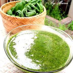 A picture of Genovese Sauce with Fresh Basil.