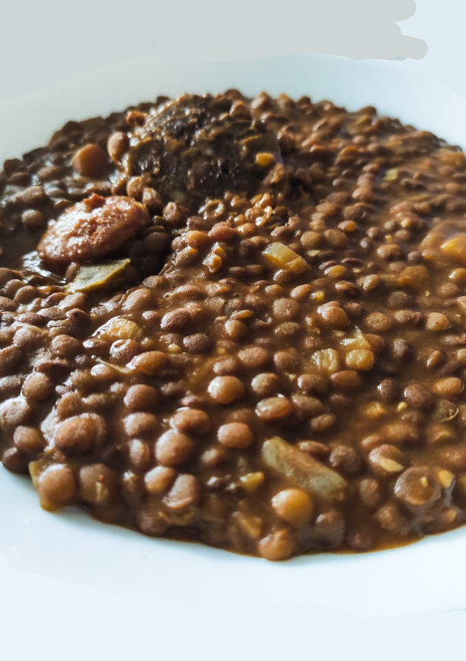 Una foto de Lentejas con chorizo y morcilla