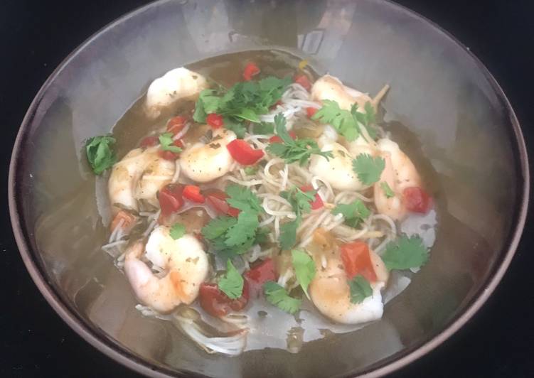 Steps to Make Favorite Vietnamese Prawn Pho