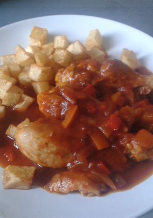 A picture of Pollo al chilindrón (Spanish style chicken).