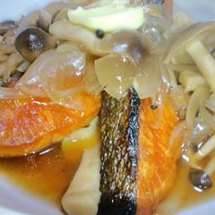 A picture of Easy Sautéed Salmon and Mushroom with Butter and Soy Sauce.