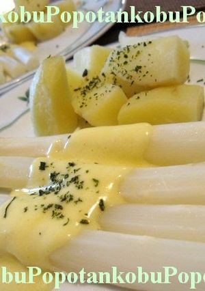 A picture of Hollandaise Sauce for Asparagus.