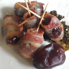 A picture of Dates and bacon.
