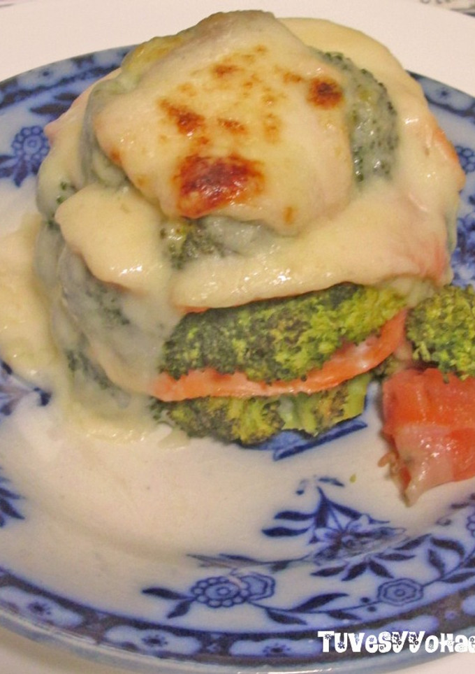 Una foto de Timbal de brócoli y salmón ahumado al gratén