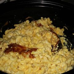 A picture of Cheesy Crockpot Mac N Cheese.
