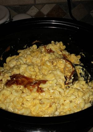 A picture of Cheesy Crockpot Mac N Cheese.