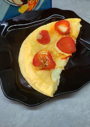 Фото Яичница с помидорами и сыром.