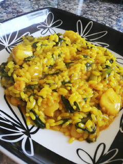 Una foto de Arroz meloso con acelgas, calamar y gambitas