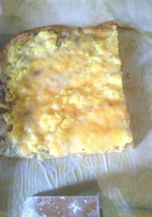 A picture of Betty's breakfast pizza.