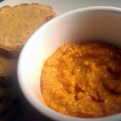 A picture of Sophie's cheating red pepper hummus.