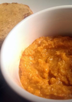 A picture of Sophie's cheating red pepper hummus.