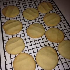 A picture of Lunchroom Butter Cookies.