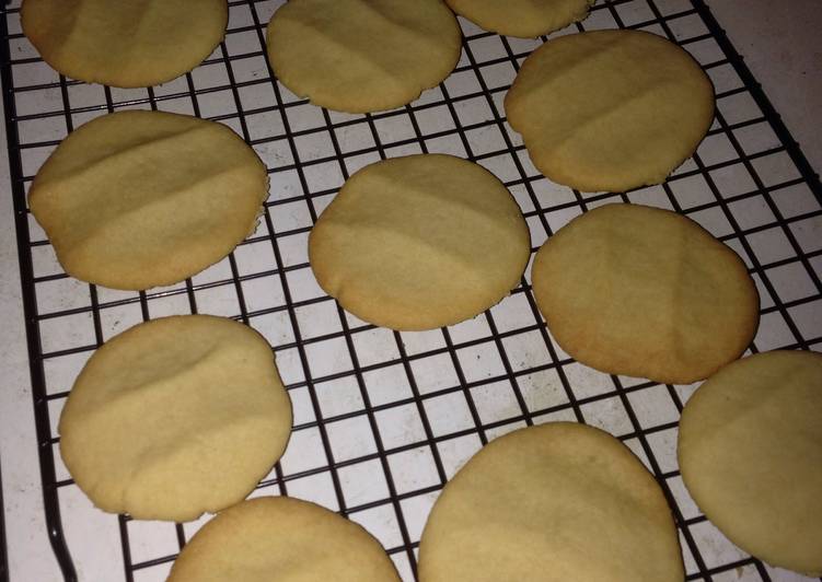 How to Prepare Quick Lunchroom Butter Cookies