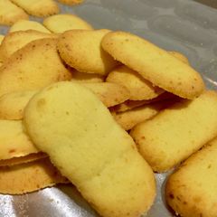 A picture of Cheesy Butter Cookie ( a.k.a Lidah Kucing ).