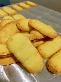 A picture of Cheesy Butter Cookie ( a.k.a Lidah Kucing ).