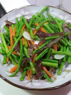 清炒蘆筍木耳 的食譜成品照片
