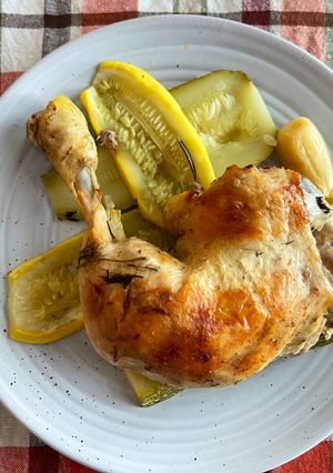 Una foto de Pollo al horno con limón amarillo