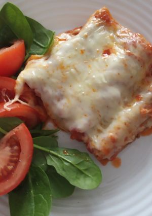 Zdjęcie przepisu Cannelloni z mięsem mielonym w pomidorach.