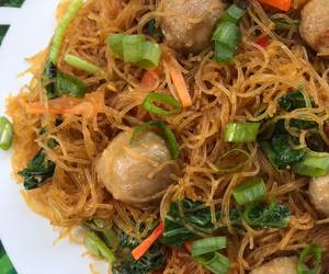 Resep Terbaik Bihun Goreng Bakso Praktis Enak