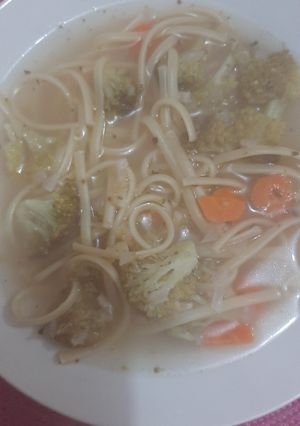 Una foto de Sopa de quinua y verduras