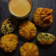 A picture of Tuvar Kachori.