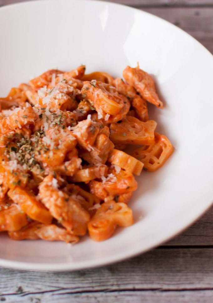 Una foto de Pasta con pavo y nata