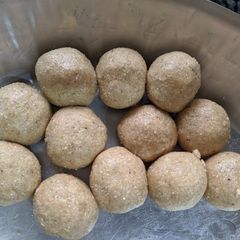 A picture of Makhane ke Laddoo.