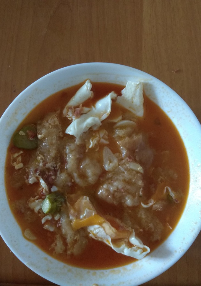 Una foto de Sopa de ajo con espárragos