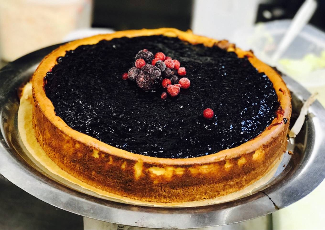 Cheesecake horneada con arándanos y frutos rojos