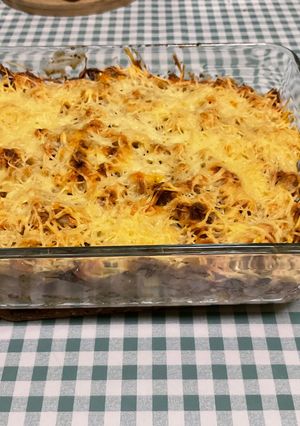 Une photo de Gratin de macaronis au jambon cru, poivron jaune et emmental