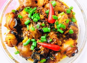 Hình của món Ốc Bươu Xào Cà Ri Sả.