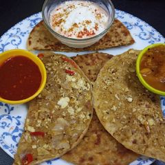 A picture of Paneer bhujji paratha.