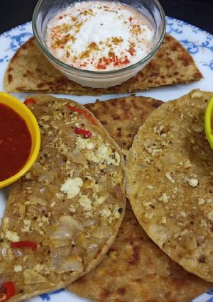 A picture of Paneer bhujji paratha.