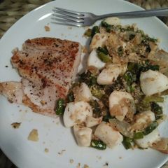 A picture of Pepper bass & asparagus squid.