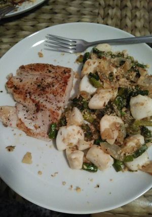 A picture of Pepper bass & asparagus squid.