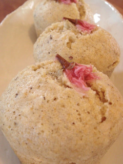 A picture of Oatmeal & Sakura Steamed Bread.