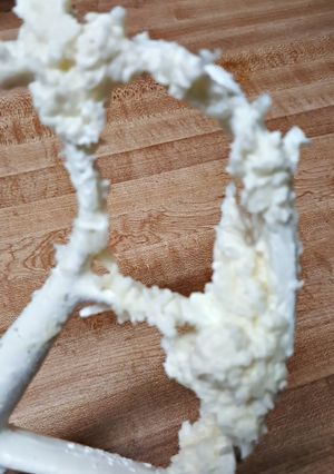 A picture of Coconut Lemon Buttercream Filling.