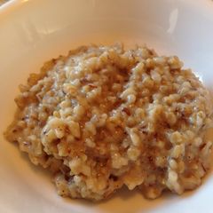 A picture of Cinnamon Steel Cut Oatmeal with Haw Honey & Flaxseed.