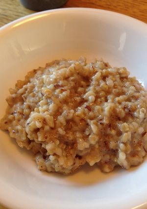A picture of Cinnamon Steel Cut Oatmeal with Haw Honey & Flaxseed.