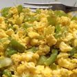 Huevo revuelto con pimiento morrón