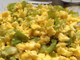 Huevo revuelto con pimiento morrón