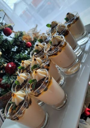 Una foto de Mousse de maracuyá en vasos 🥰
