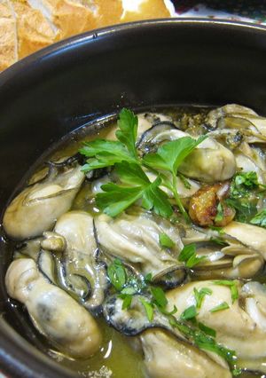 A picture of Simple Oyster Ajillo (Simmered in Oil).