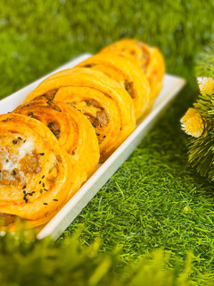 A picture of Roll up samosas.