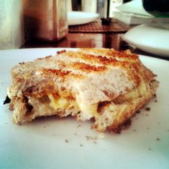 A picture of Banana Peanutbutter Cinnamon Toastie.